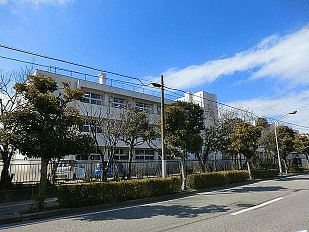 浦安市立見明川小学校（約1,345m）