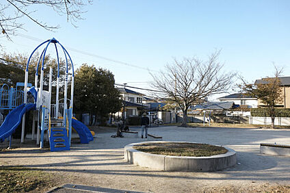 石丸中央公園 974m