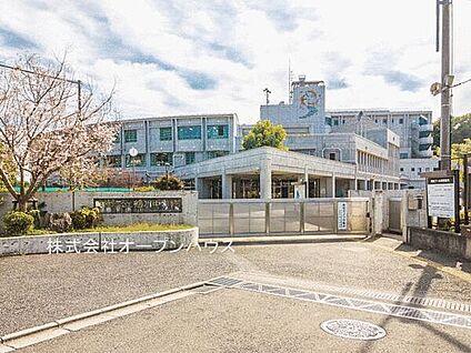 かみい医院 1081m