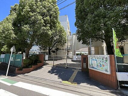 ファミリーマート 二俣川南口店 1159m