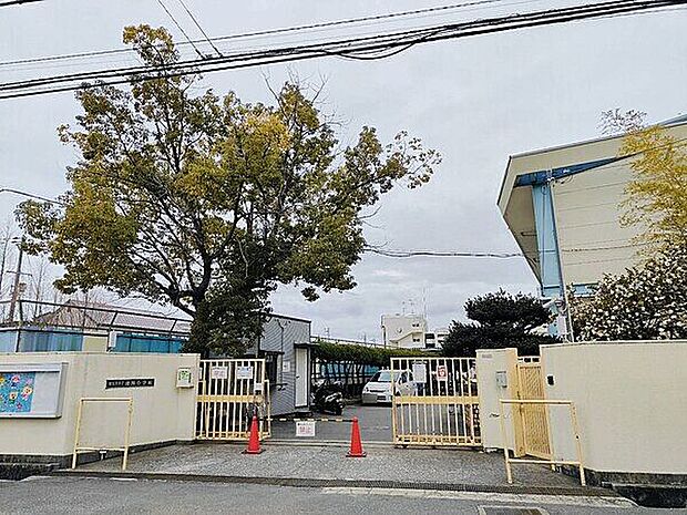 寝屋川市立第二中学校（約761m）