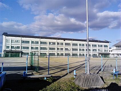 名古屋市立守山中学校 1625m