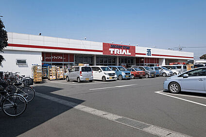 ディスカウントストアトライアル太田由良店 1577m