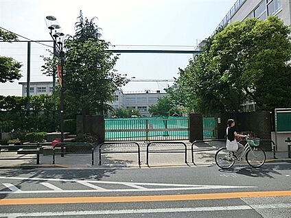 足立区立第六中学校 523m
