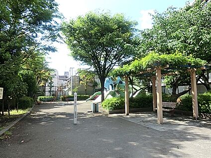葛飾区立双葉中学校 827m