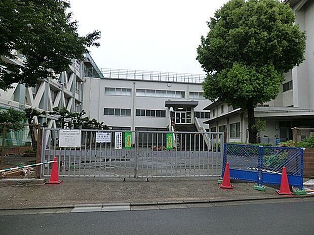 三鷹市立第五中学校(約1,407m)