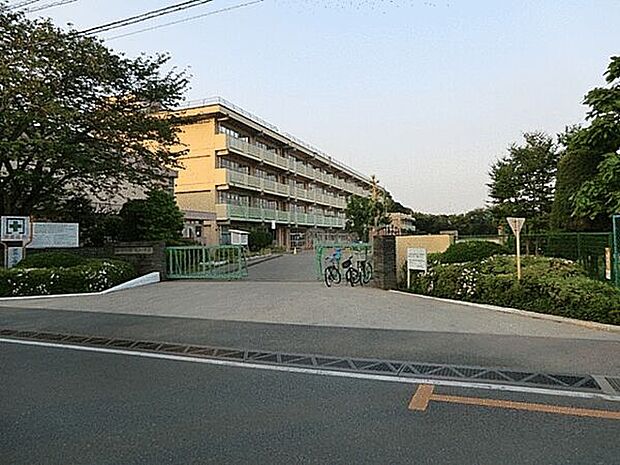 柏市立逆井小学校(約865m)