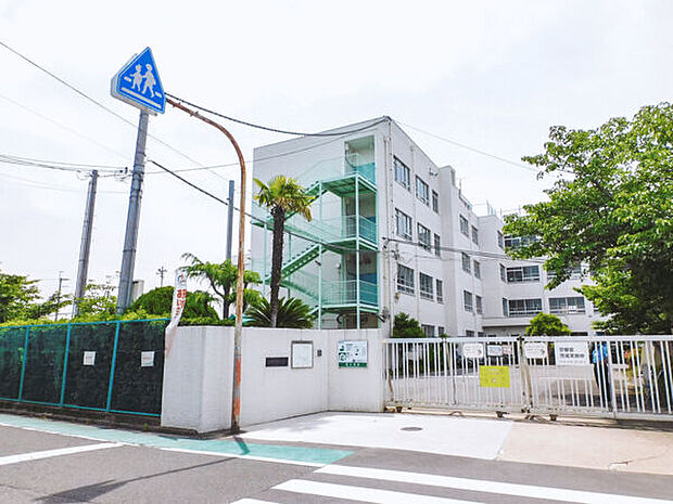 高槻市立冠小学校(約632m)