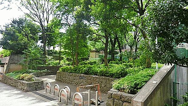 新宿区立仲之公園(約1,187m)
