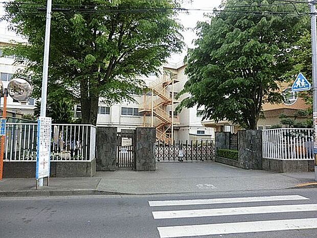 国分寺市立第三小学校(約220m)