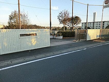 横浜市立汲沢中学校 802m