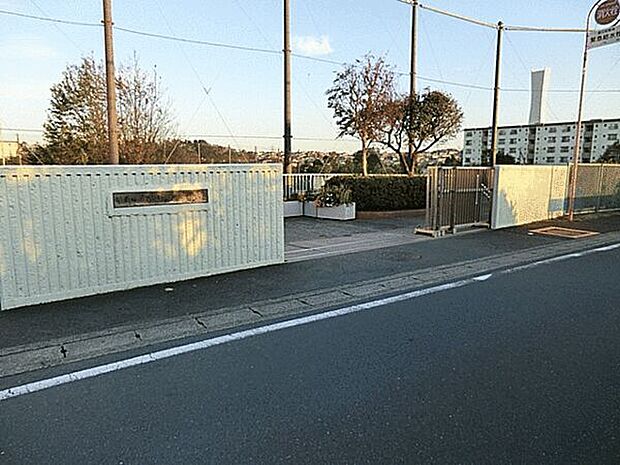 横浜市立汲沢中学校(約802m)