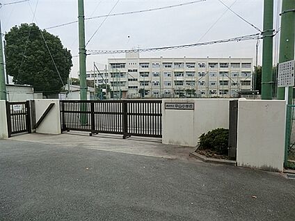 横浜市立中山小学校 622m