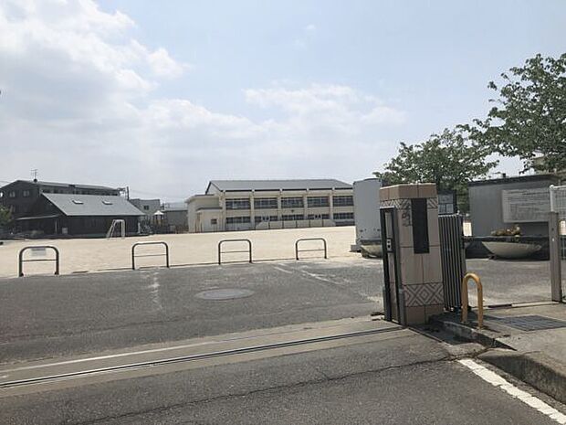 春日市立春日北小学校(約546m)
