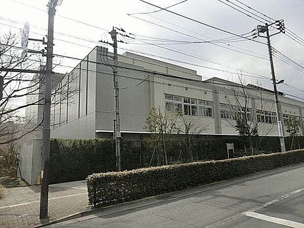 杉並区立井草中学校(約848m)