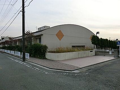 横浜市立富士見台小学校 938m