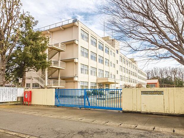 大和市立上和田中学校(約1,520m)