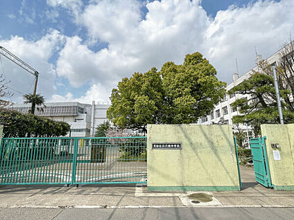 大田区立六郷中学校 307m