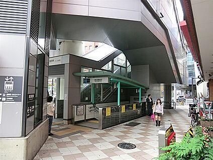 荒川区立第三日暮里小学校 222m