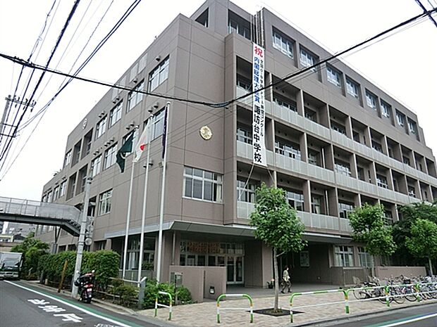 荒川区立諏訪台中学校(約942m)
