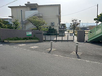枚方市立春日小学校 734m