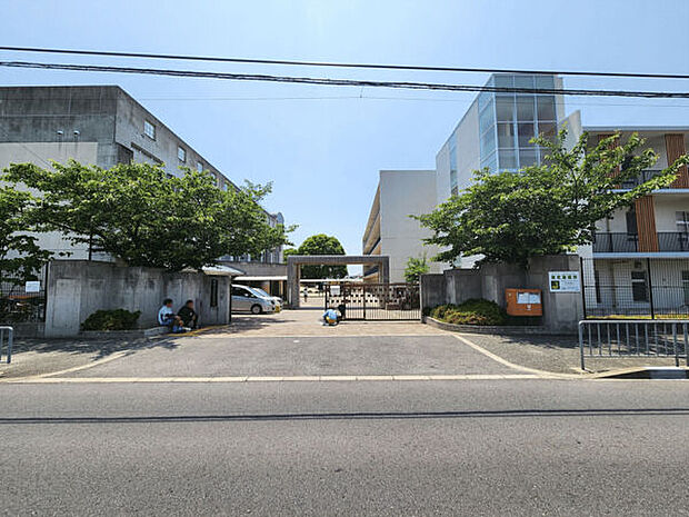 堺市立百舌鳥小学校(約387m)