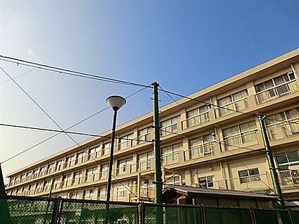 横浜市立相武山小学校 698m