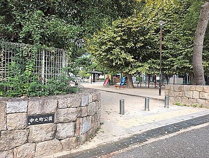 本山南町北小公園 492m
