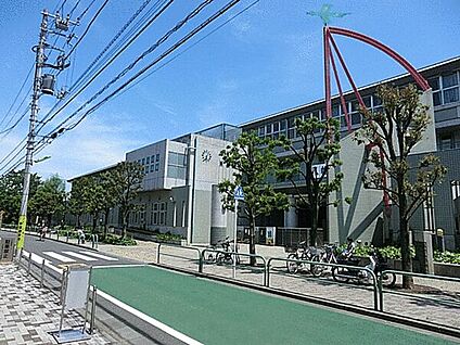 世田谷区立八幡山小学校 804m