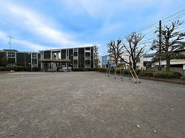 元町公園(約414m)