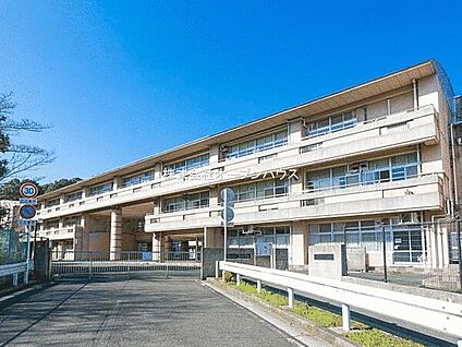 横浜市立中山中学校 1040m