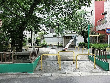 荒川区立第三瑞光小学校 194m