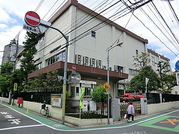 荒川区立第三瑞光小学校(約194m)