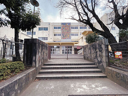 小金井市立小金井第三小学校 831m