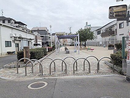 栄町北児童遊園 732m