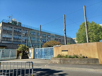 東大阪市立藤戸小学校 369m