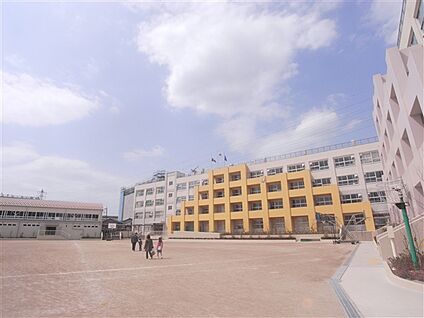 足立区立第九中学校 665m
