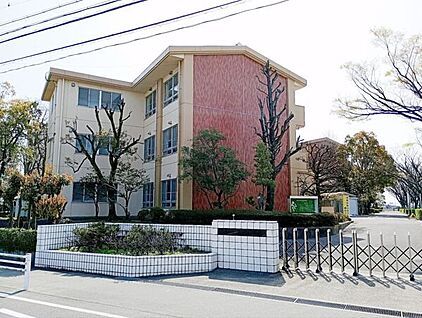 刈谷市立朝日小学校 1806m