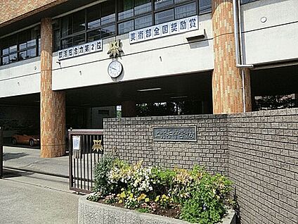 川口市立上青木中学校 709m