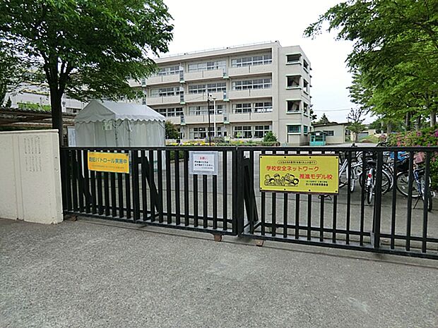 さいたま市立上里小学校(約676m)