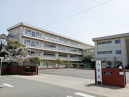 安城市立二本木小学校 691m