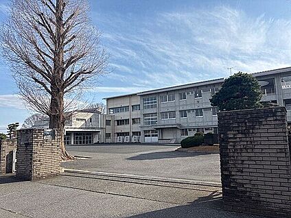 大泉町立南中学校 1195m