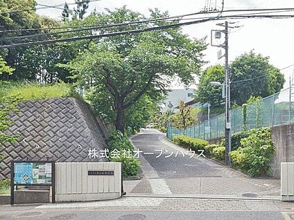 横浜市立芹が谷中学校 454m