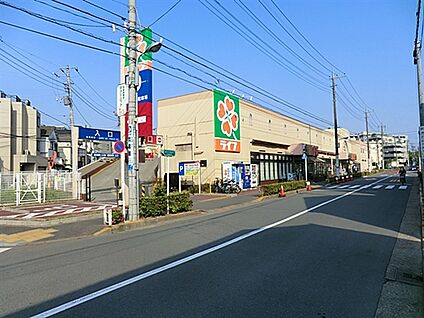 ライフ中野新井店 902m