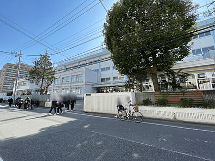 江戸川区立葛西第三中学校 97m