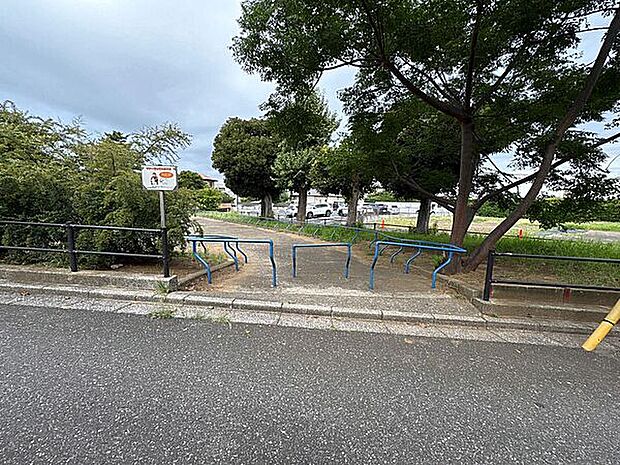 高砂公園(約289m)