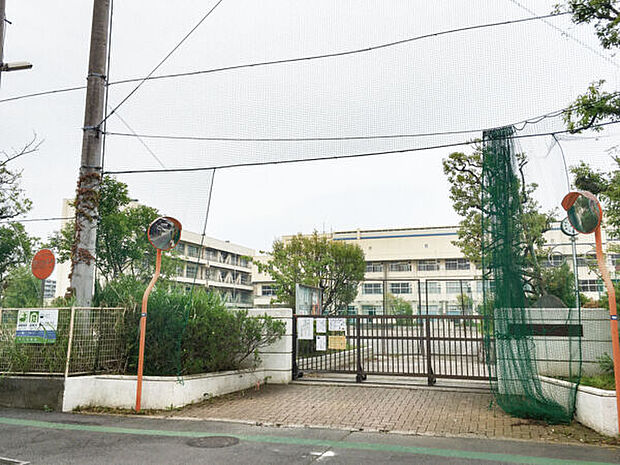 市川市立第六中学校(約567m)