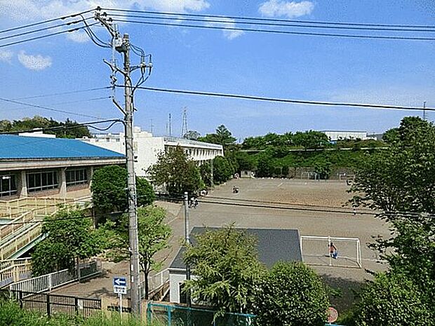 座間市立相武台東小学校(約868m)