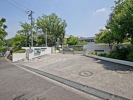 横浜市立鴨志田中学校 717m