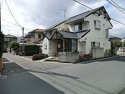 鈴木内科医院 281m